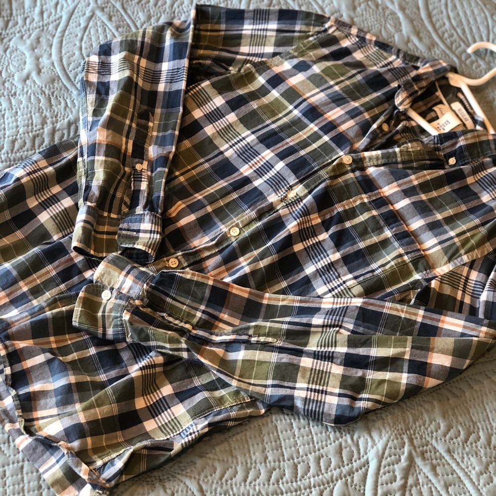 • 3 for $20 • Men’s H&M Button Down